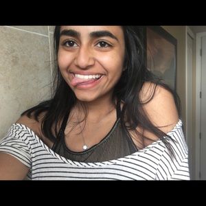 Meet your Posher, Anushka